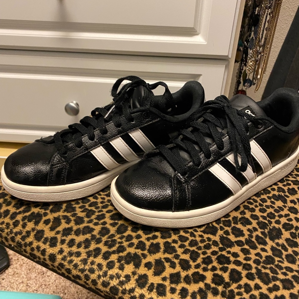 Adidas Cloudfoam tennis shoe